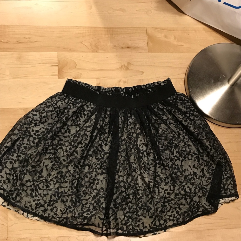 Theory black and white lace overlay skirt